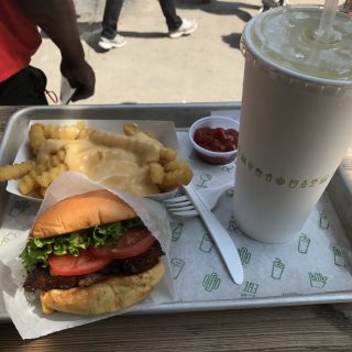 SHAKE SHACK のハンバーガー